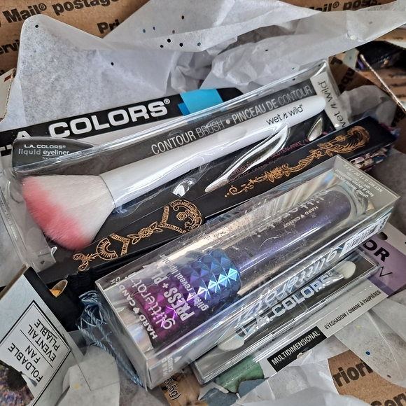 Makeup-mystery beauty box. - Picture 8 of 12